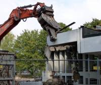 Abbruchbagger Gemeindehaus